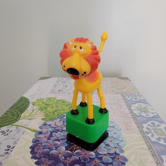 Vintage Push Button Underneath Base Toy Puppet- Lion - Picture 1 of 6